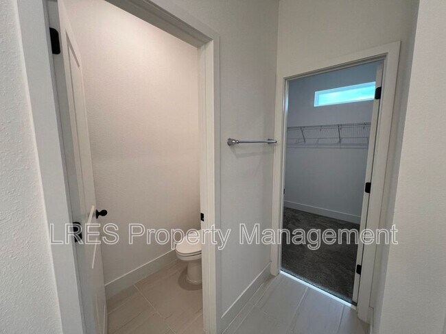 Building Photo - 10253 Austrina Oak Lp