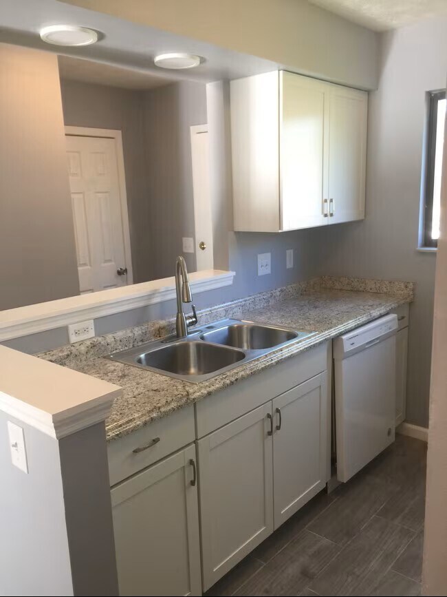 Building Photo - 7767 Betsy Ross Cir