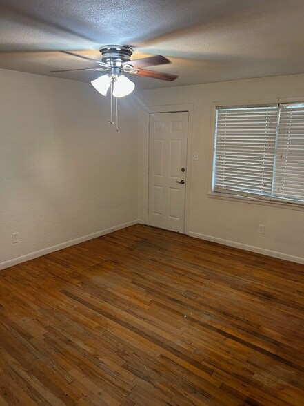 Building Photo - 712 N Wright Ave