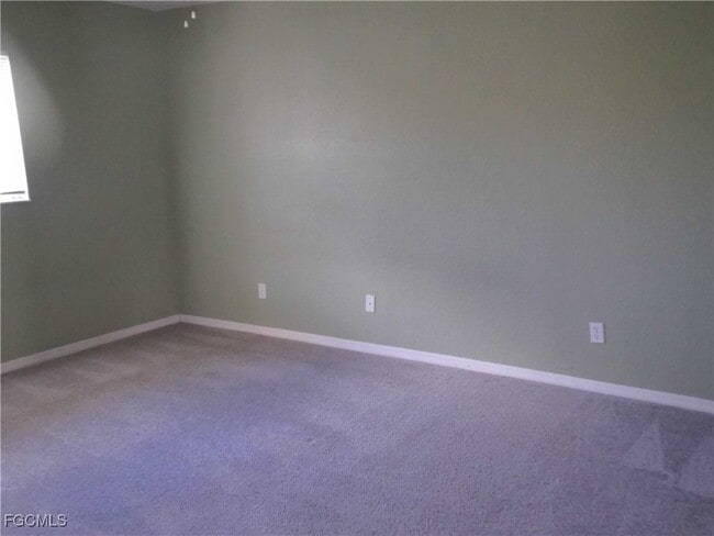 Building Photo - 845 Wolverine St E