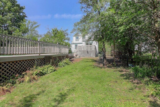 Building Photo - 15W355 Harvard St