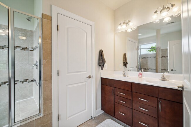 Building Photo - *Luxury, 4-level Broadlands town home zoned for the most desired schools in Ashburn (Mill Run/Eag...