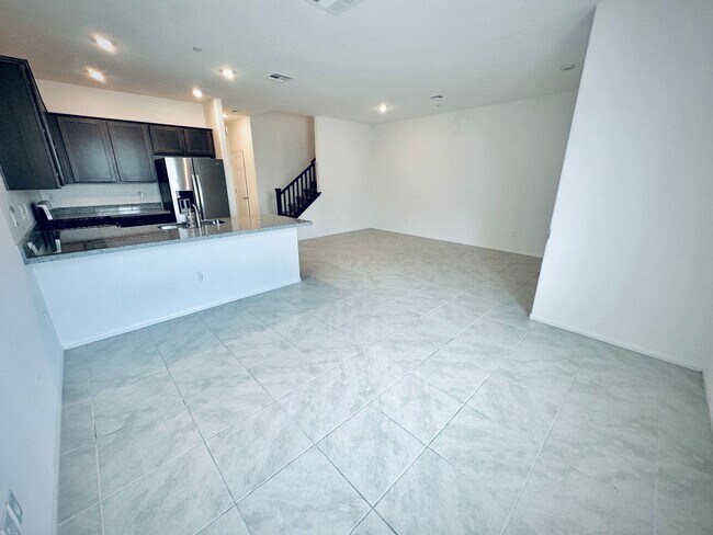Building Photo - AMAZING, CORNER LOT, UPGRADED TOWNHOME IN "HENDERSON!!"  NEXT DOOR TO COMMUNITY DOG PARK!!