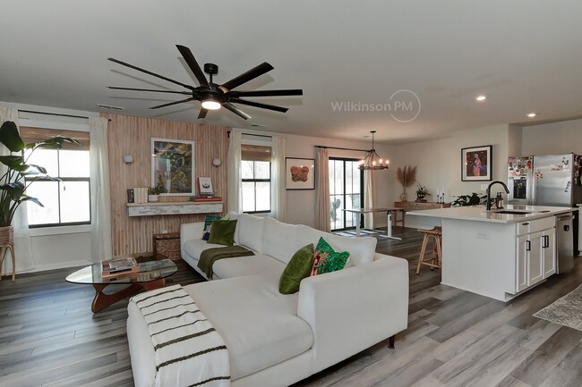 Building Photo - Stunning 4BD/2.5BTH 2-Story Single Family ...