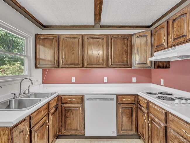 Building Photo - 815 Sandra Dr