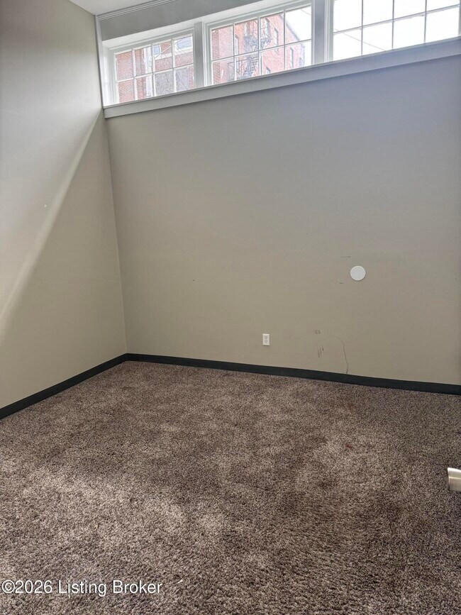 Building Photo - 2807 Dumesnil St