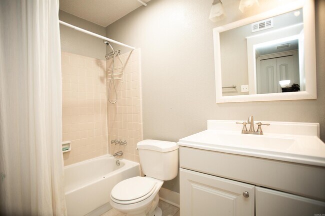 Building Photo - 14112 High Point Dr