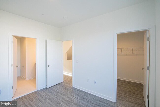 Building Photo - 3013 Evergreen Walk