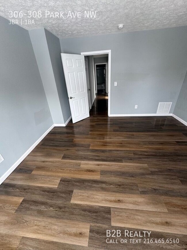 Building Photo - 306-308 Park Ave NW-