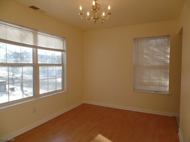 Building Photo - 57 Waugh Ct