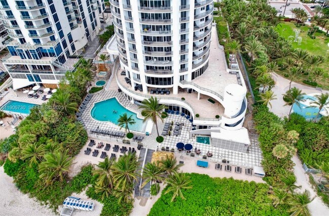 Building Photo - 17375 Collins Ave