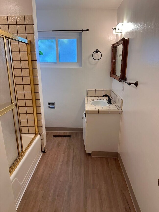 Building Photo - pine764