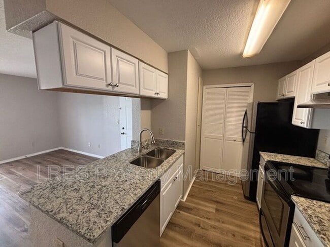 Building Photo - 2550 N Alafaya Trail
