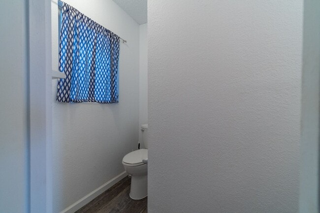 Building Photo - Fully remodeled, spacious 3BR/1.5BA/2PKG near Waikele