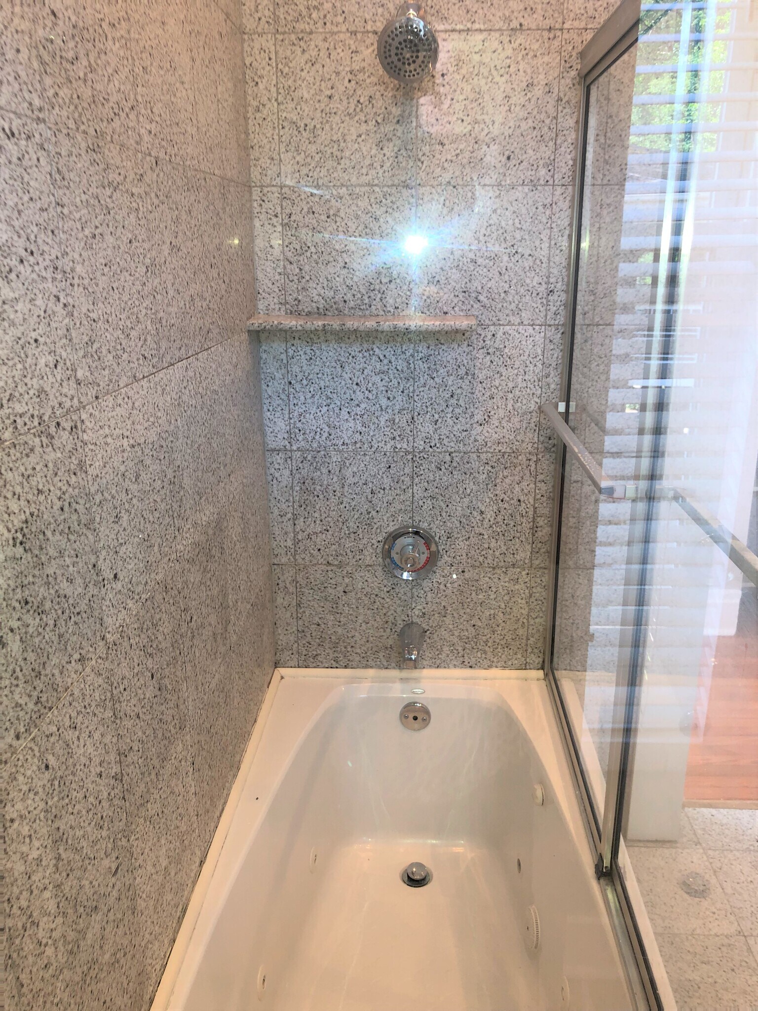 jacuzzi jet bathtub - 5975 Alder St