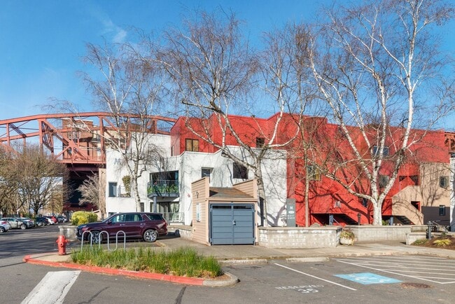 Primary Photo - McCormick Pier - 1 bed/1 bath w/new paint/...