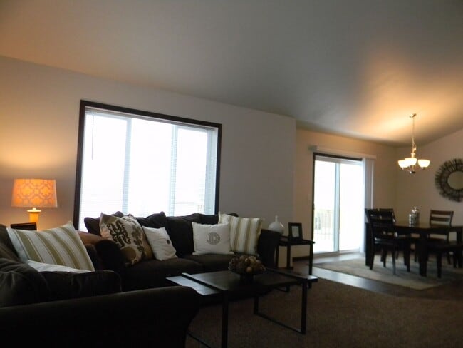 Building Photo - 521 E Foxtail Dr