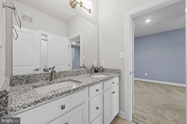 Building Photo - 7147 Starmount Ct