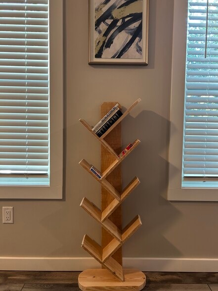 Building Photo - 617 E 3rd St