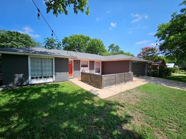 Building Photo - 1515 Desert Quail Ln