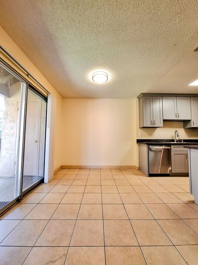 Building Photo - Beautifully Remodeled Second Floor Condo A...