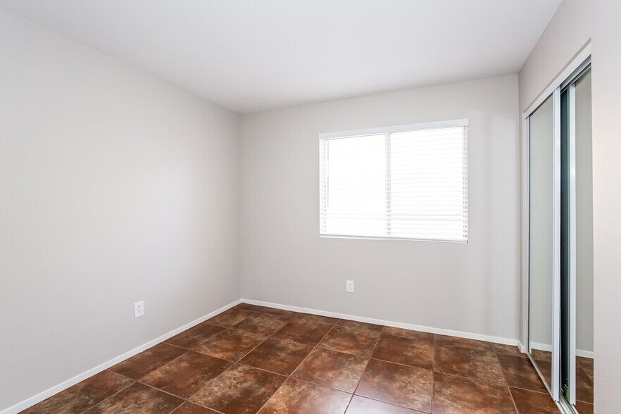 Building Photo - 1621 Running Creek Dr