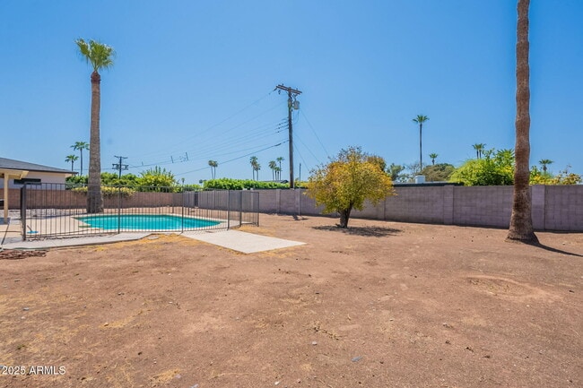 Building Photo - 6839 E Montecito Ave