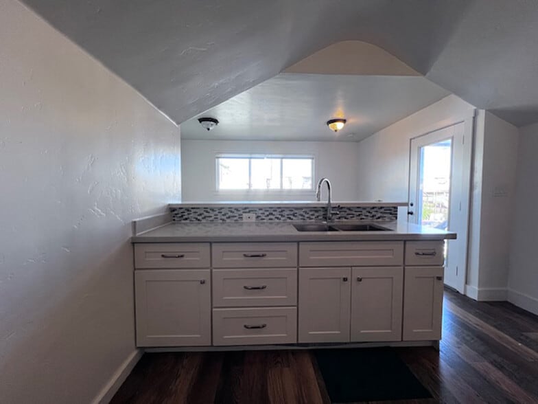 Building Photo - 722 30th St