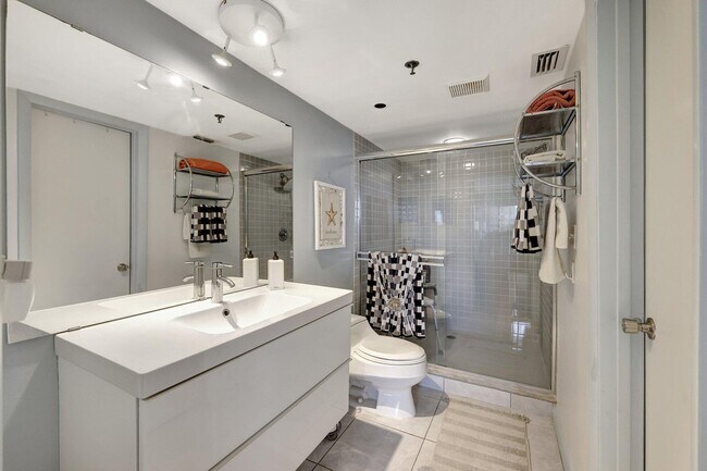 Building Photo - 3870 N Hwy A1A