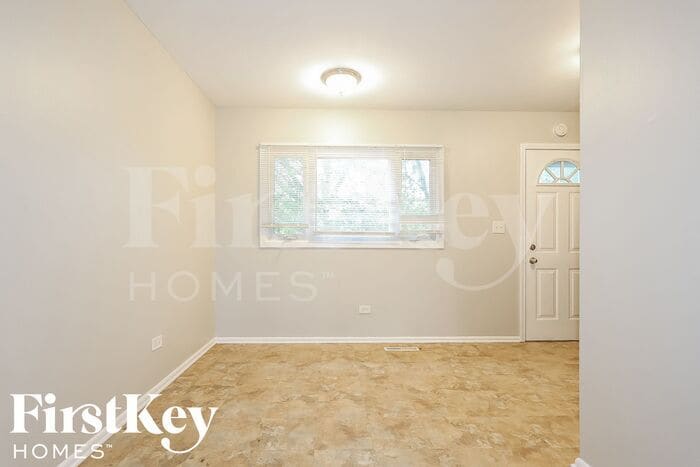 Building Photo - 448 E Lincoln Ave