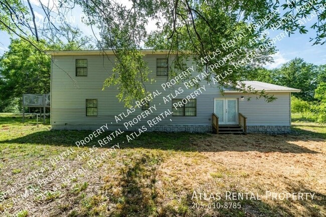 Building Photo - 560 Duncan Rd
