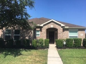 Building Photo - 2016 Leisure Ln