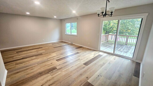 Building Photo - 1817-1819 Sawmill Pl Mansfield OH 44904