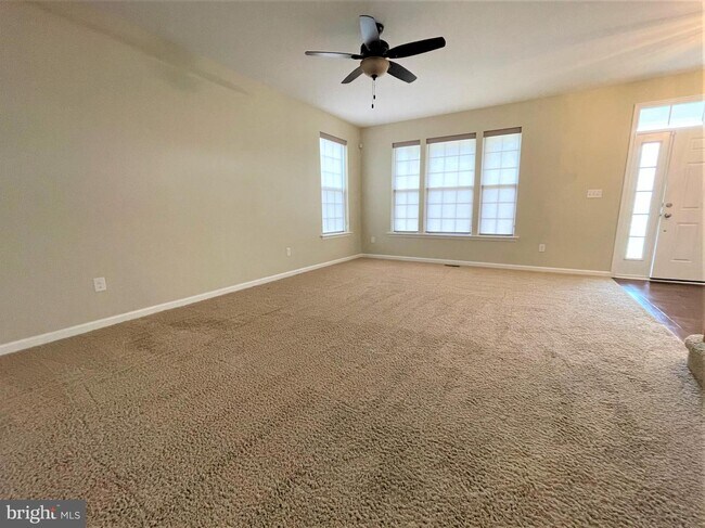 Building Photo - 283 N Bayberry Pkwy