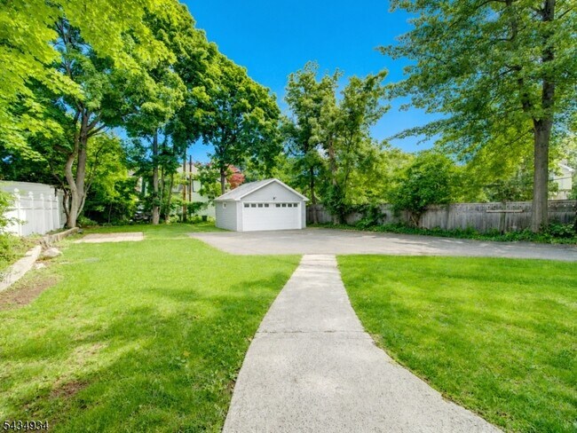 Building Photo - 285 Claremont Ave