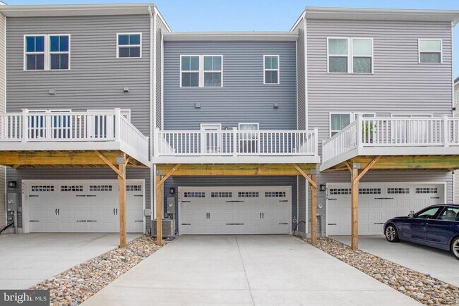 Building Photo - 9346 Tanfield Dr
