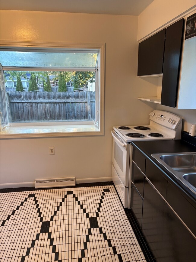 Building Photo - 803 McDonnell St