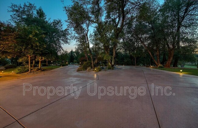 Building Photo - 13497 Tierra Heights Rd