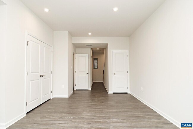 Building Photo - 2083 Elm Tree Ct