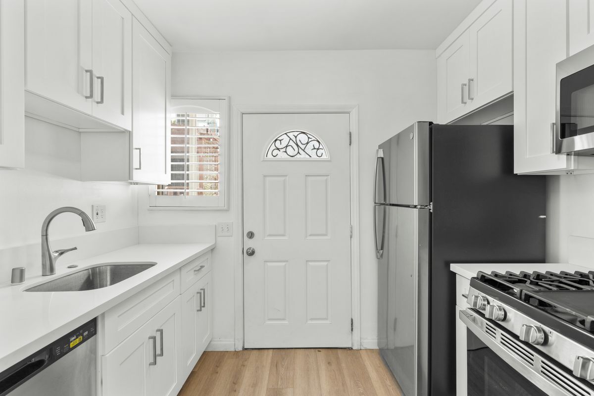 Building Photo - 11110 Charnock Rd