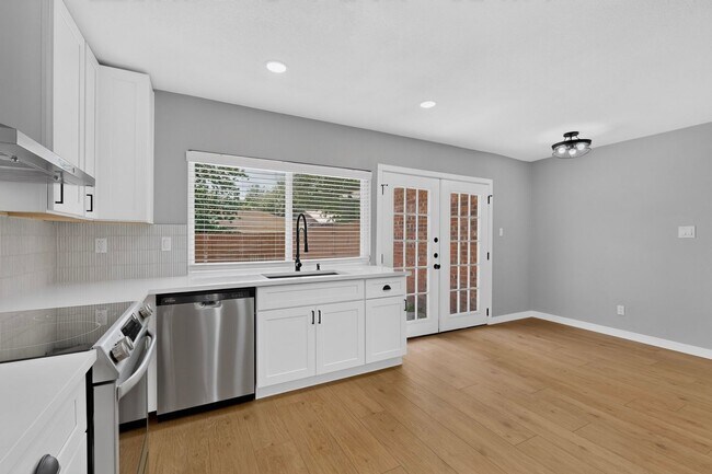 Building Photo - 243 Woodhurst Dr
