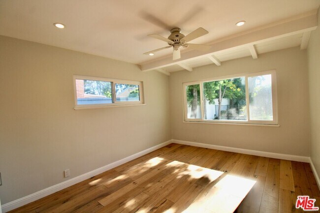 Building Photo - 5415 Coldwater Canyon Ave