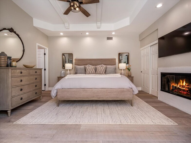 Gorgeous 3rd KING en-suite bedroom with fireplace and huge doors to front courtyard. - 8437 N 84th St