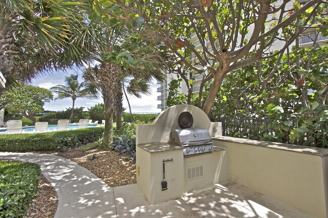 Building Photo - 5420 N Ocean Ave