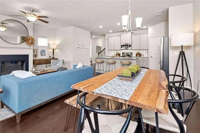 Building Photo - 3369 The Way Pl