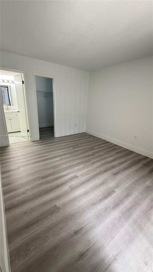 Building Photo - 2750 W 63rd Pl