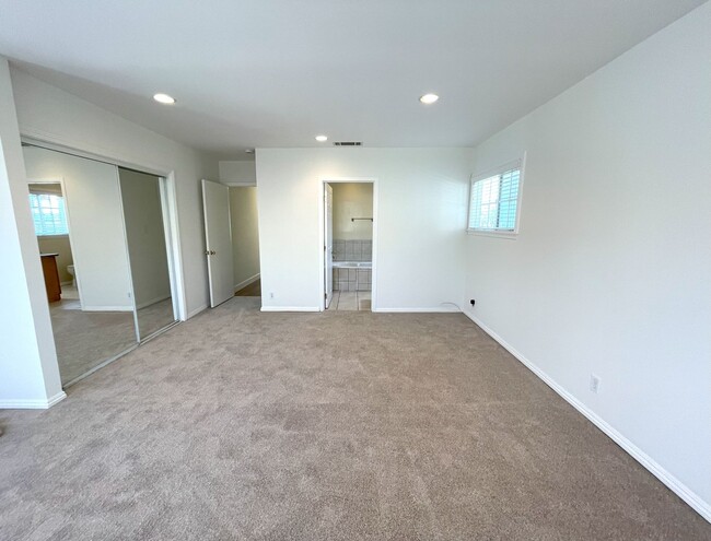 Building Photo - 3 bedroom immaculate home in Southwest Tor...