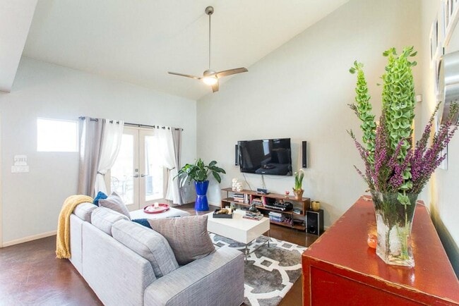 Building Photo - 41 Waller St