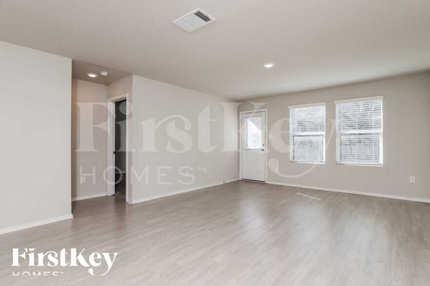 Building Photo - 14030 Silos Meadows