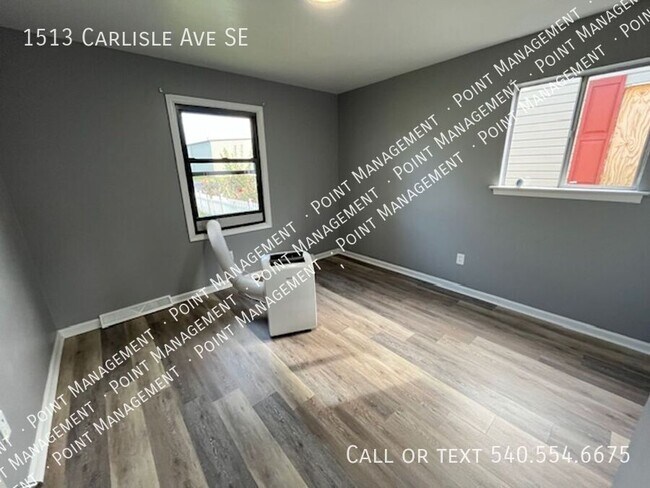 Building Photo - 1513 Carlisle Ave SE